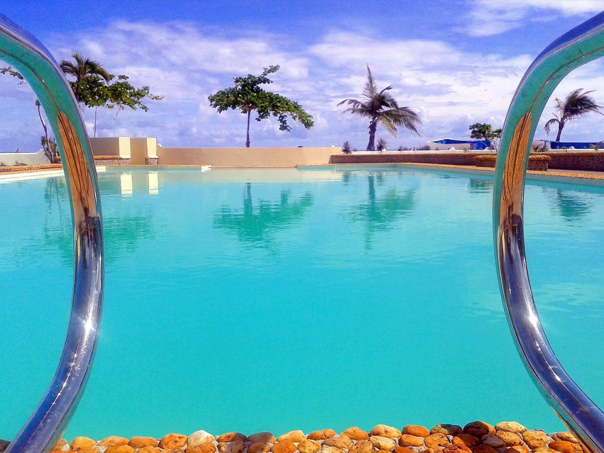 Thresher Cove Dive Resort 로곤 외부 사진